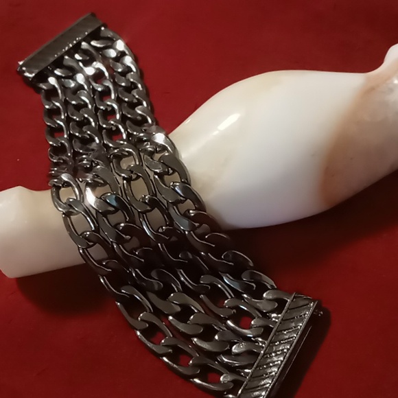 Layered flat pave curve chain bracelet blackened with a magnet clasp. - Picture 4 of 5